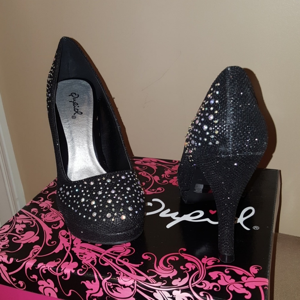 Shoes - Picture 3 of 4